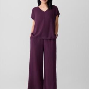 Eileen Fisher Organic Cotton Lofty Gauze V-Neck Square Top - color: blackberry